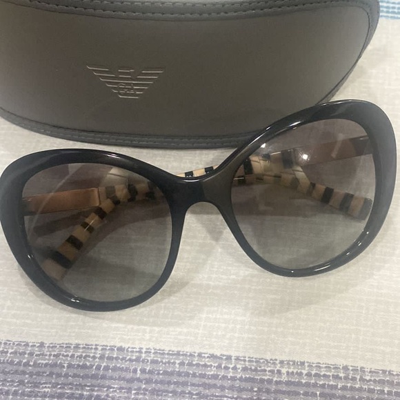 Giorgio Armani sunglasses(Authentic) - Picture 7 of 7